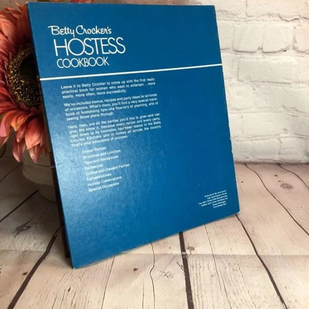 Vintage 1972 BETTY CROCKER'S HOSTESS cookbook